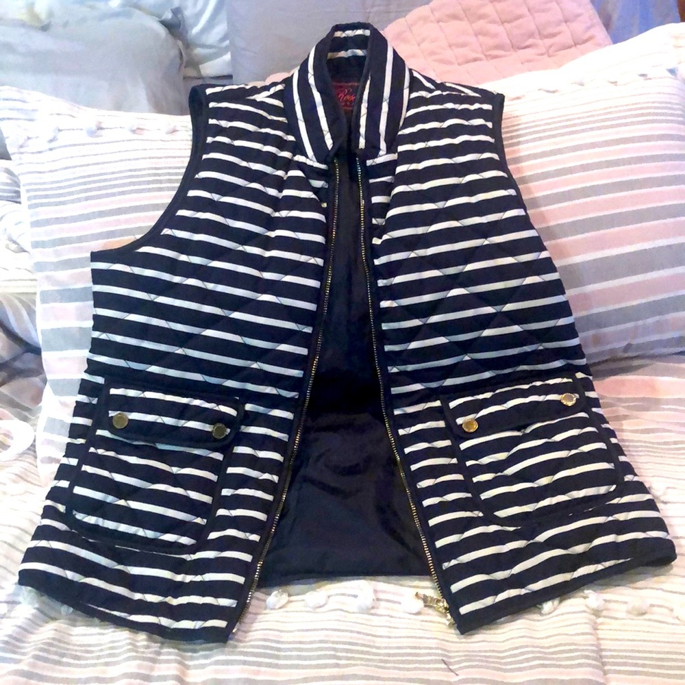 Navy blue and white stripes vest super comfy and so cute size M